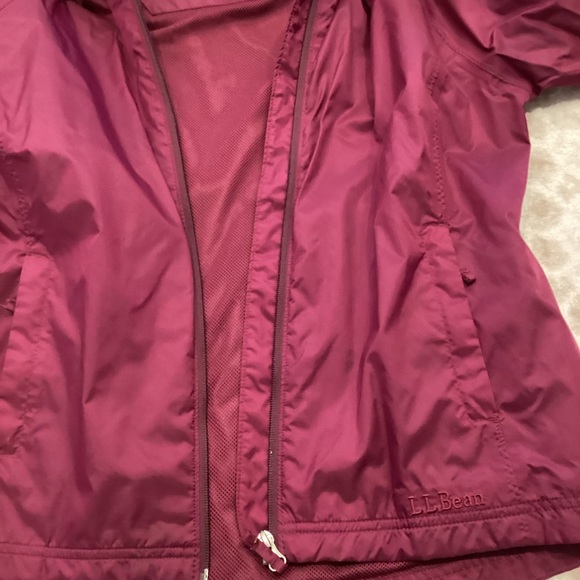 L.L. Bean Women’s Plum Hooded Full Zip Raincoat, Size Small Petite - Picture 7 of 16
